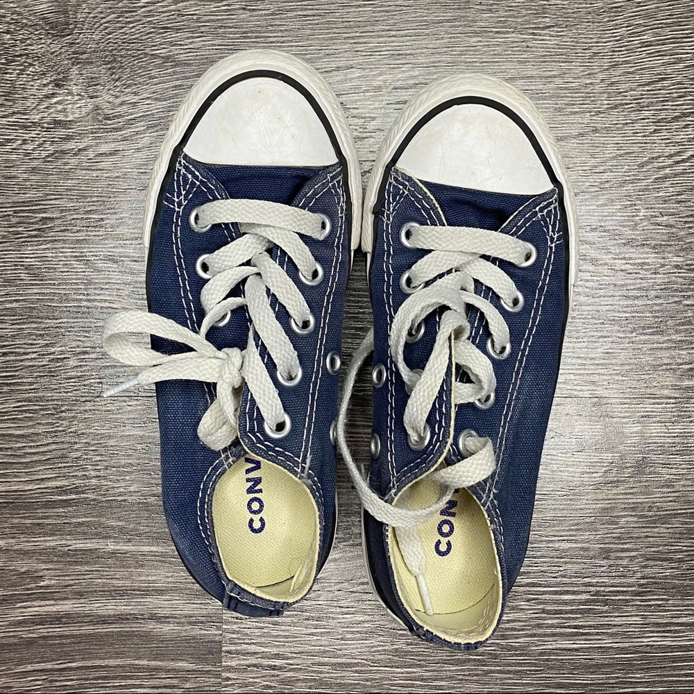 Girls converse